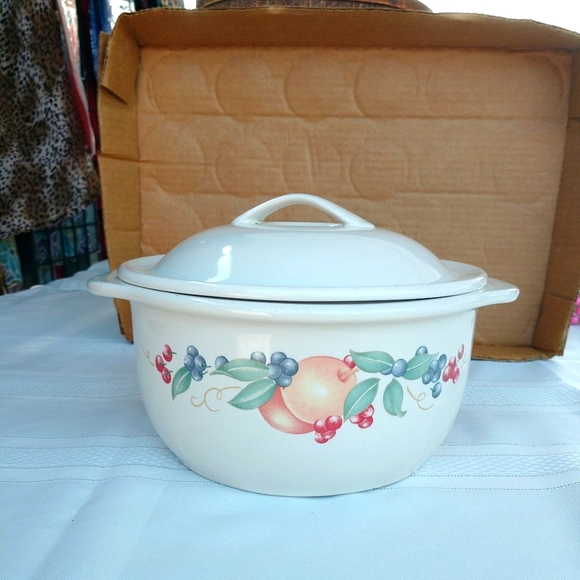 Corelle Coordinates Abundance Pattern 1.5 Qt. Stoneware Covered Casserole - Picture 4 of 11